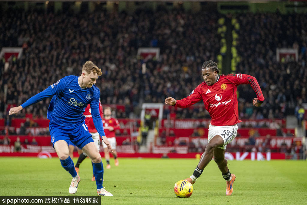 查洛巴问答：在足球界第一个朋友是芒特；第一件球衣是大罗的