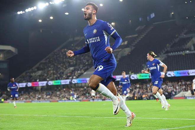 马丁内利：欧冠比赛空间更大，英超有些队喜欢摆大巴所以难踢