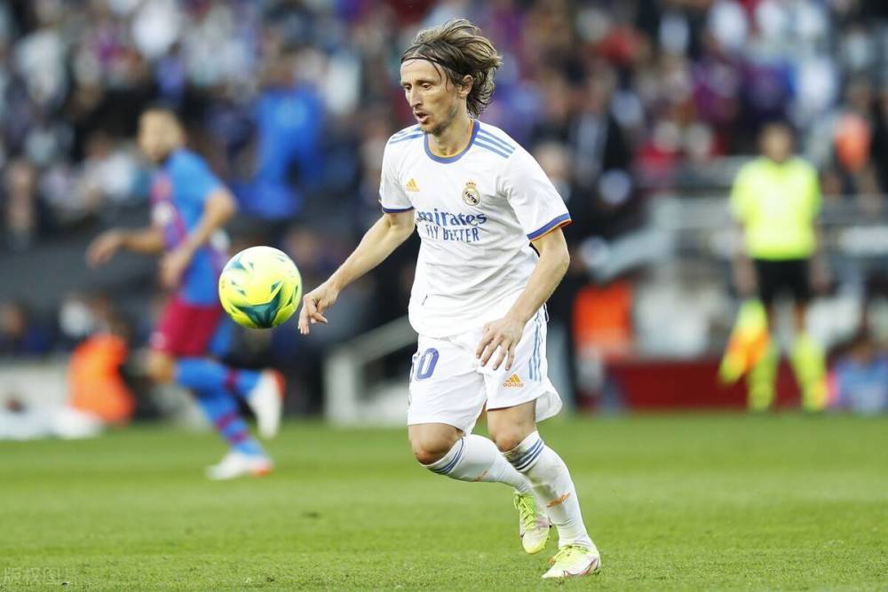 每体：阿根廷队在西班牙集训，球迷热情高涨只为一睹梅西风采