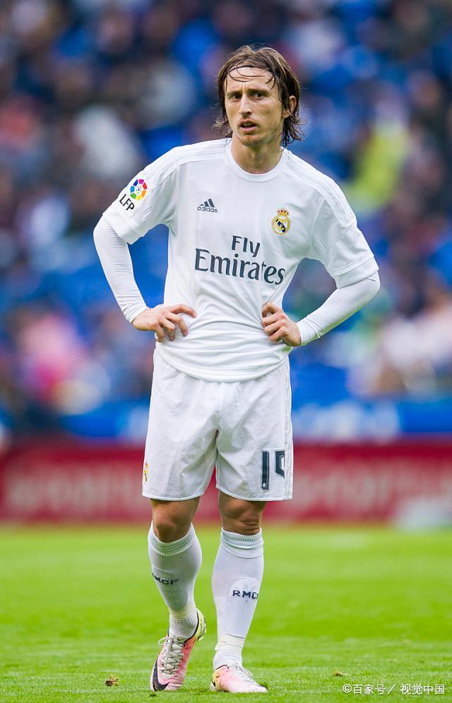 吉鲁帽子戏法助阿森纳3-0胜奥林匹亚科斯晋级欧冠16强